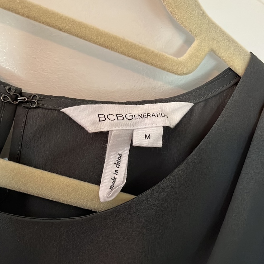 Bcbgeneration Gray Top. Size Medium - image 3
